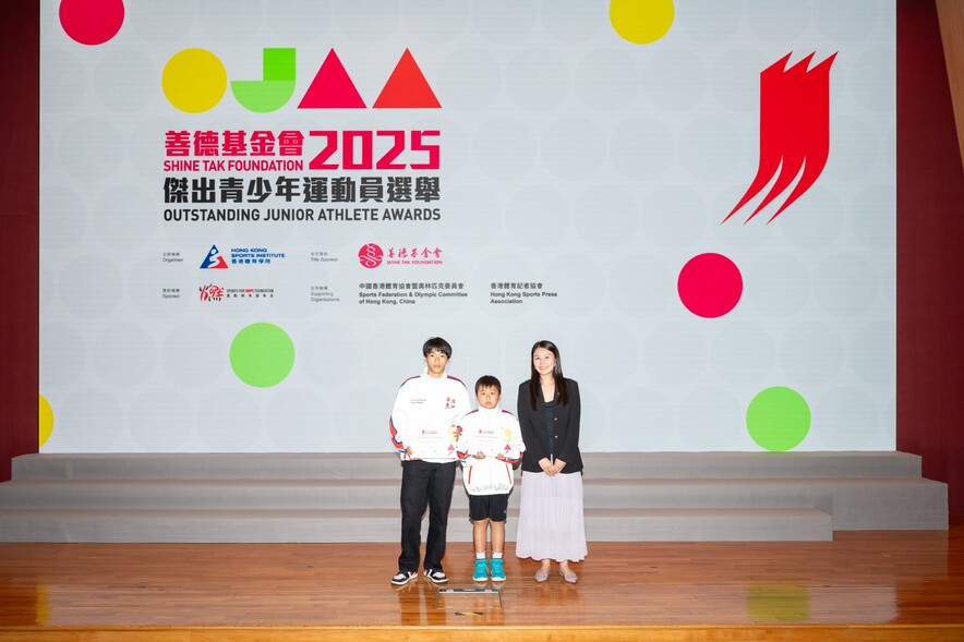 <p>Presenters extended their congratulations to the award-winning junior athletes.</p>
